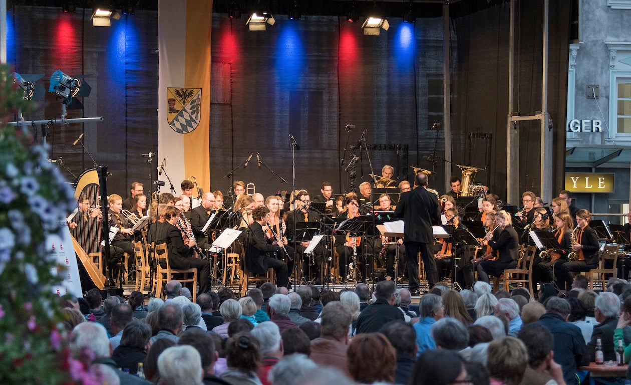 Sommerkonzert des SBO Ried mit der OÖ. Tanzakademie