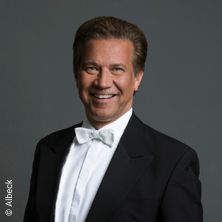 Steven Scheschareg, Bassbariton - Von Wien in die USA