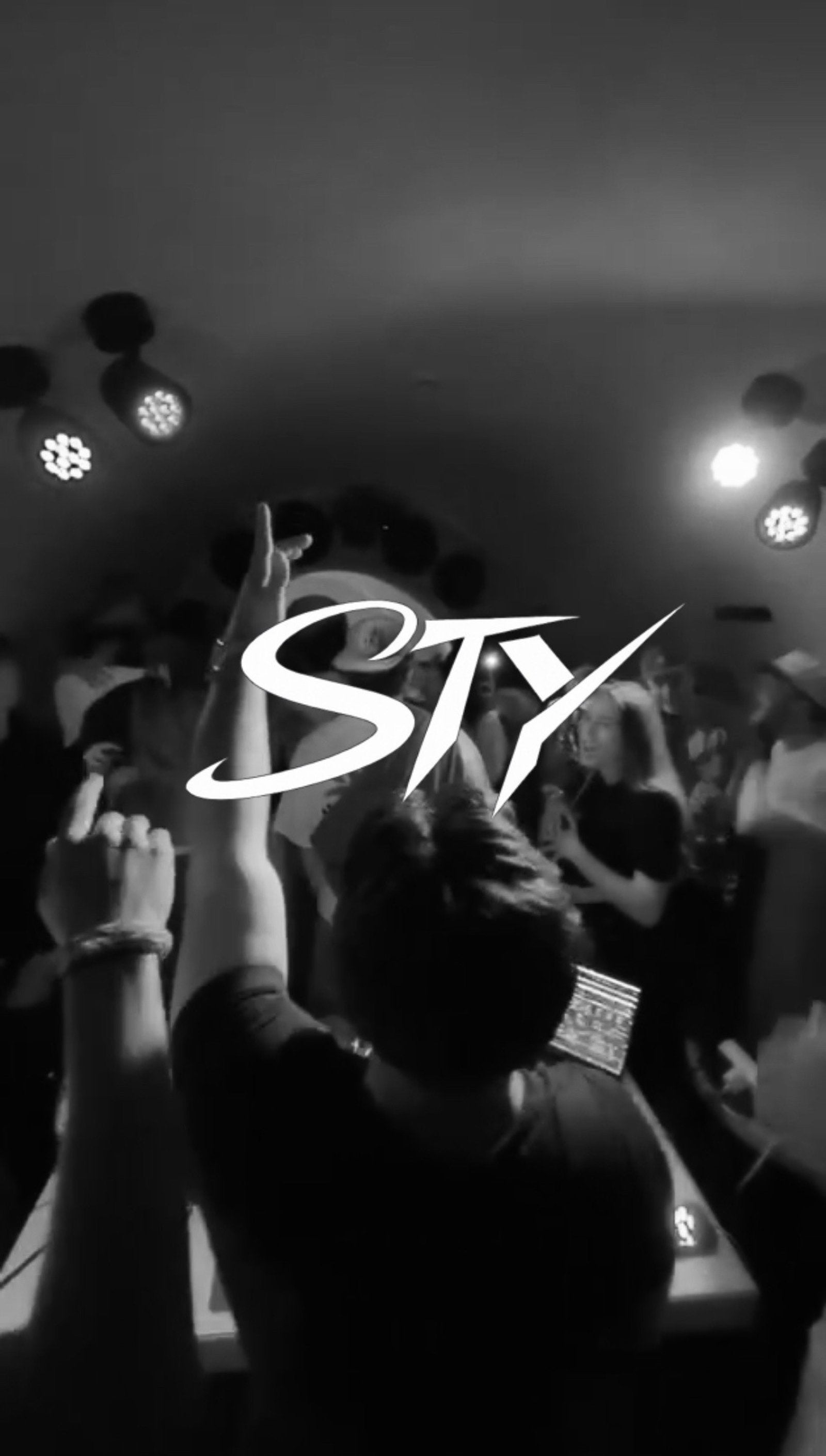 Next Door Weekend mit DJ StayYoung in St. Johann