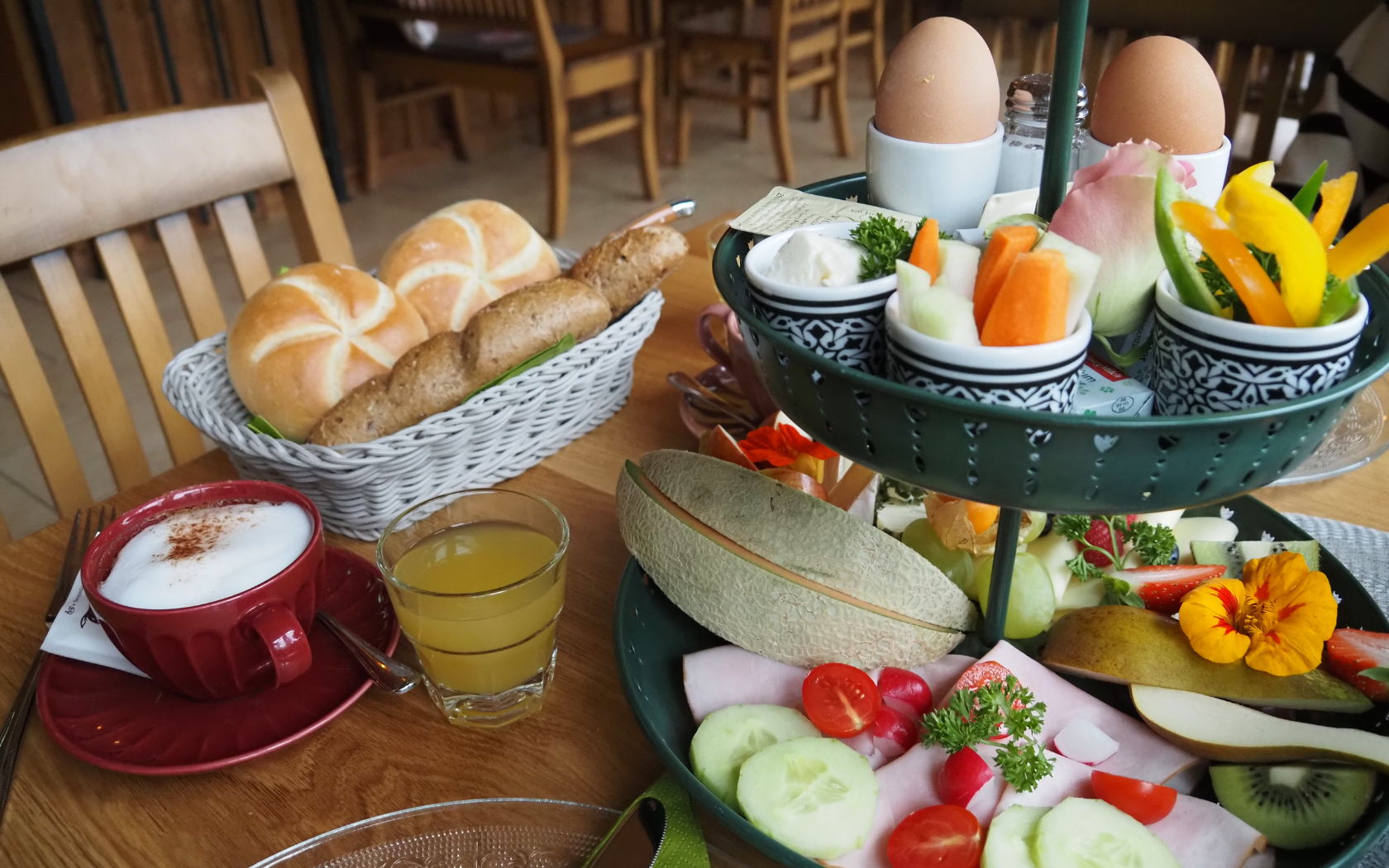 Frühstücken im Wiesencafé Zloam in Grundlsee