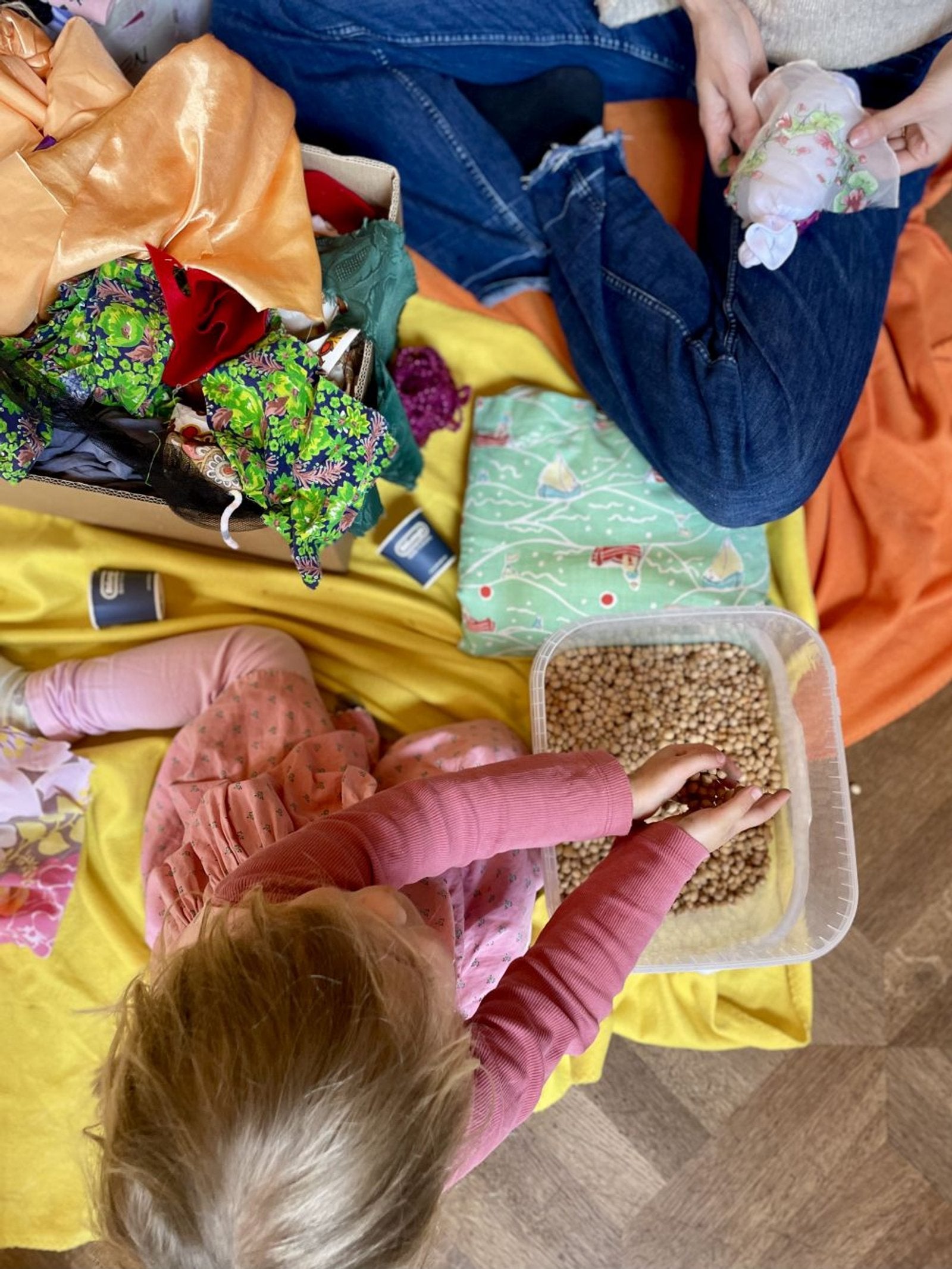 Familienatelier: Fühlen, formen, berühren im Künstlerhaus Wien