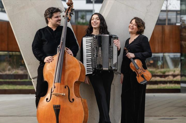 Essenz Trio