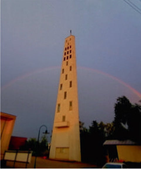 Beisammenstehen bei Snacks und Getränken