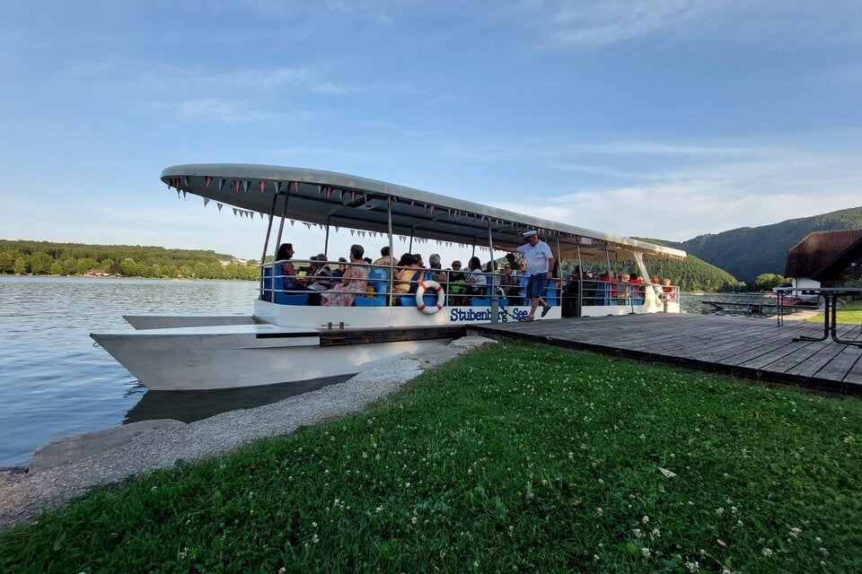 Literaturschiff am Stubenbergsee