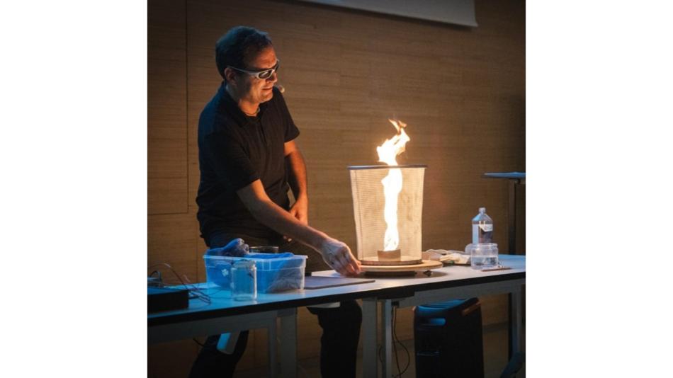 [LNF26] Bühnenprogramm (17:30-17:50): Science Show "Abenteuer Physik". Wer will spektakuläre Experimente in der LNF-Bühnenshow erleben?