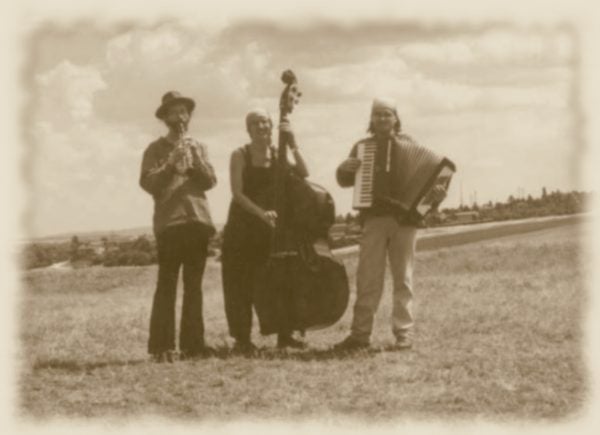 „Fasse Mut, steh auf und tanz!“  Pallawatsch musiziert