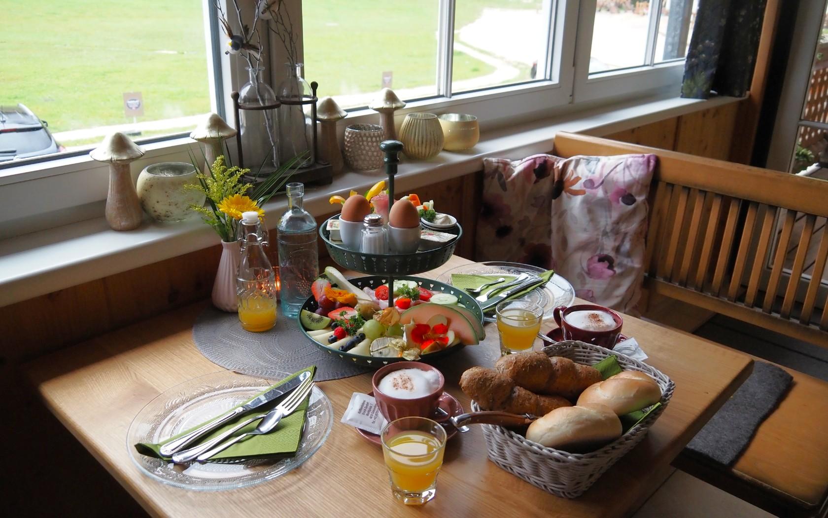 Frühstücken im Wiesencafé Zloam