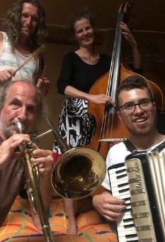 Wihon in famoser Begleitung