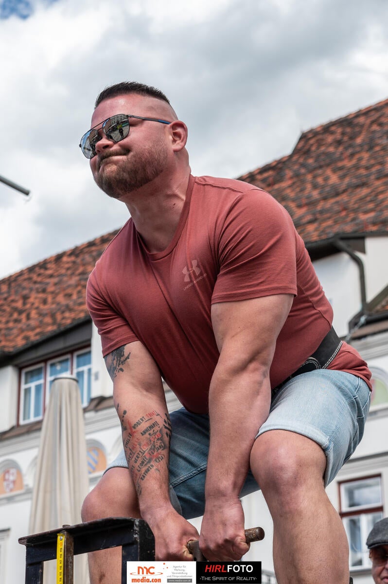 Staatsmeisterschaft im Steinheben und LKW-Ziehen