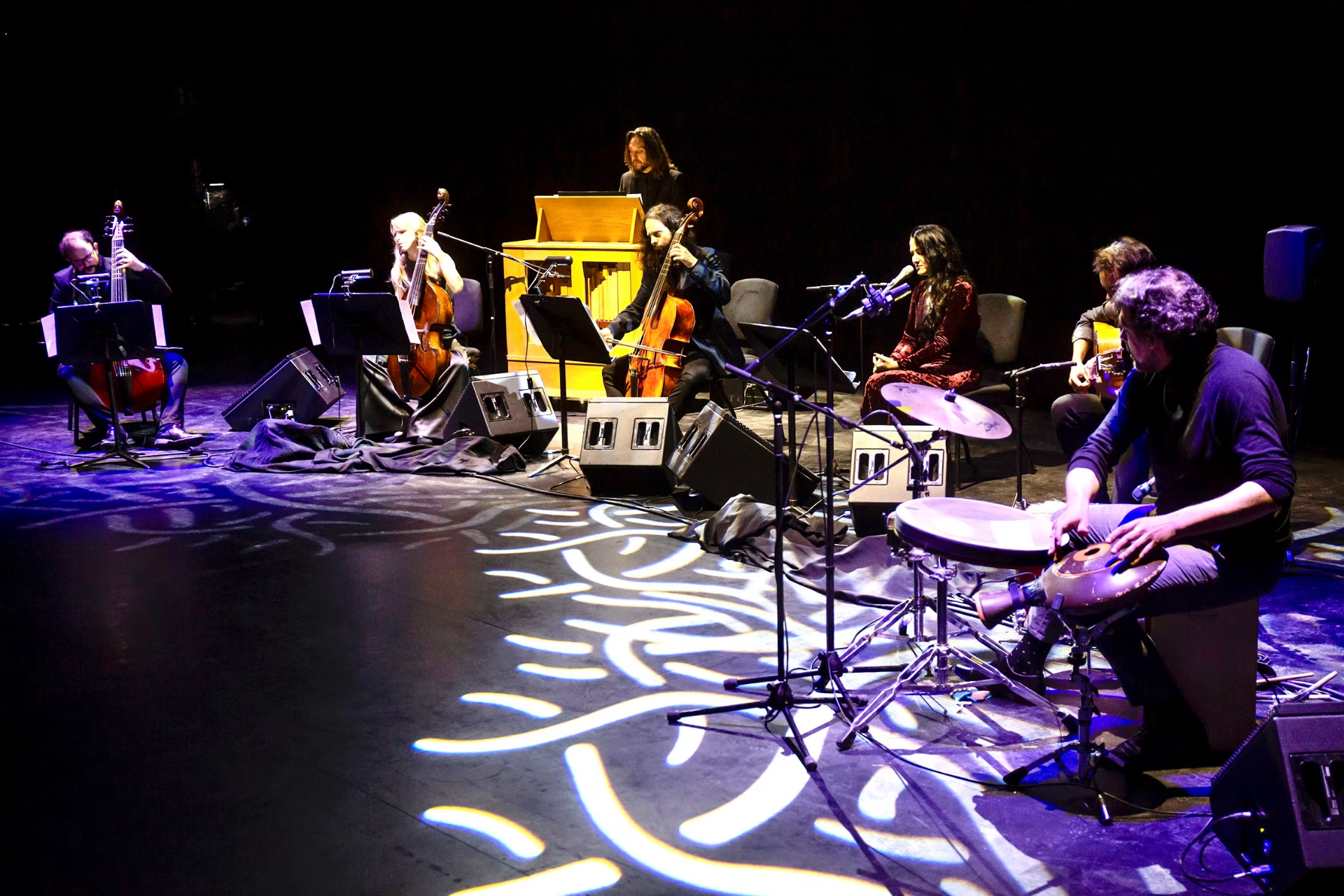 "DIÁLOGOS"  Ein Zwiegespräch zwischen  alten und neuen Klängen