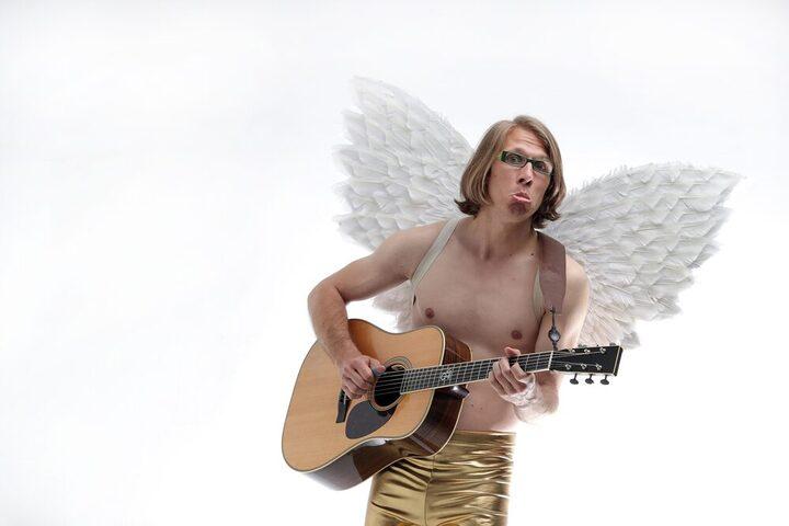 Blonder Engel & die Kapelle zum guten Ton