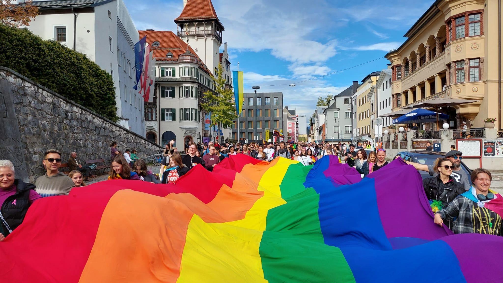 Perlenpride - Demo und Prideparade