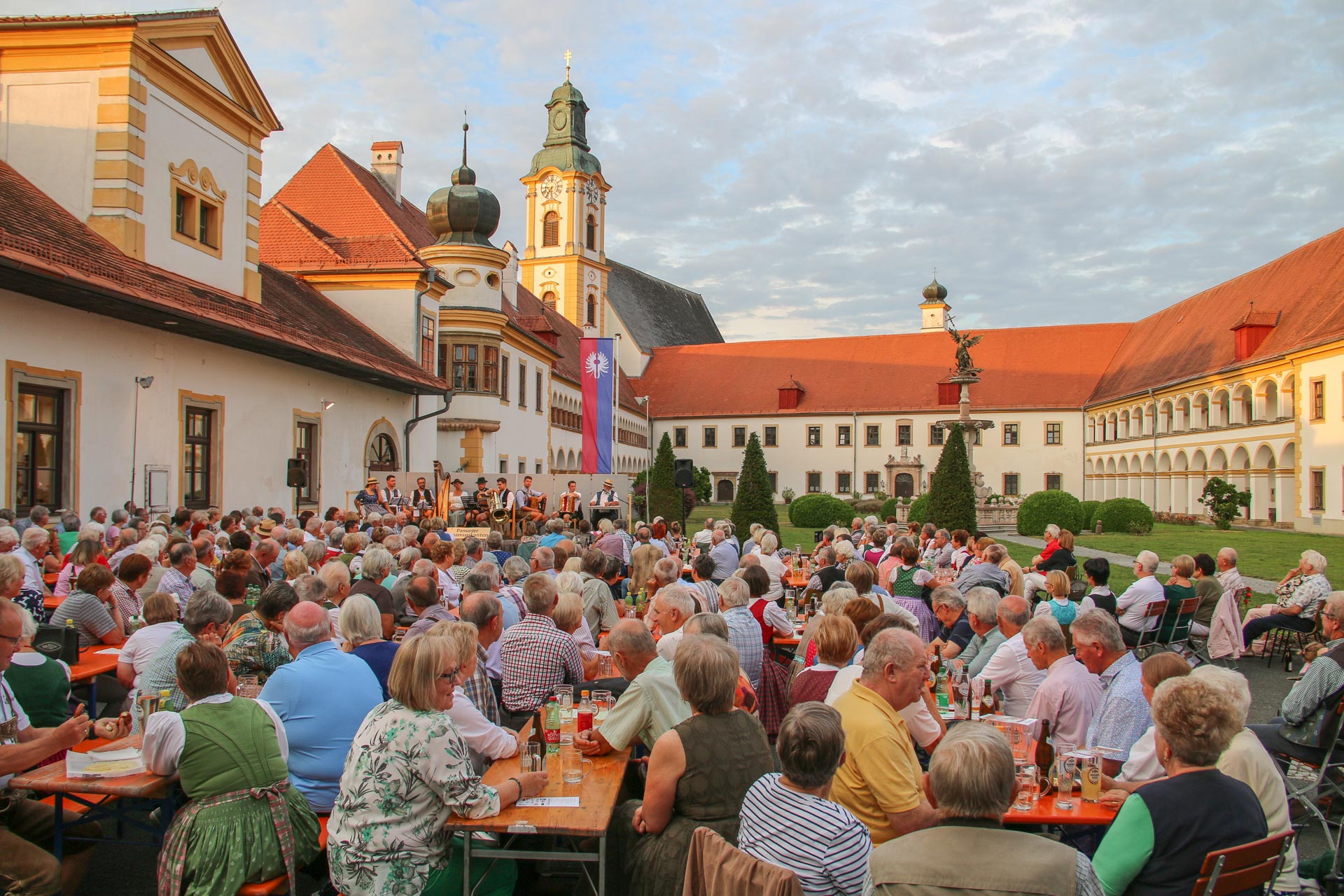 Volksmusik im Mondenschein - Kultur Stift Reichersberg