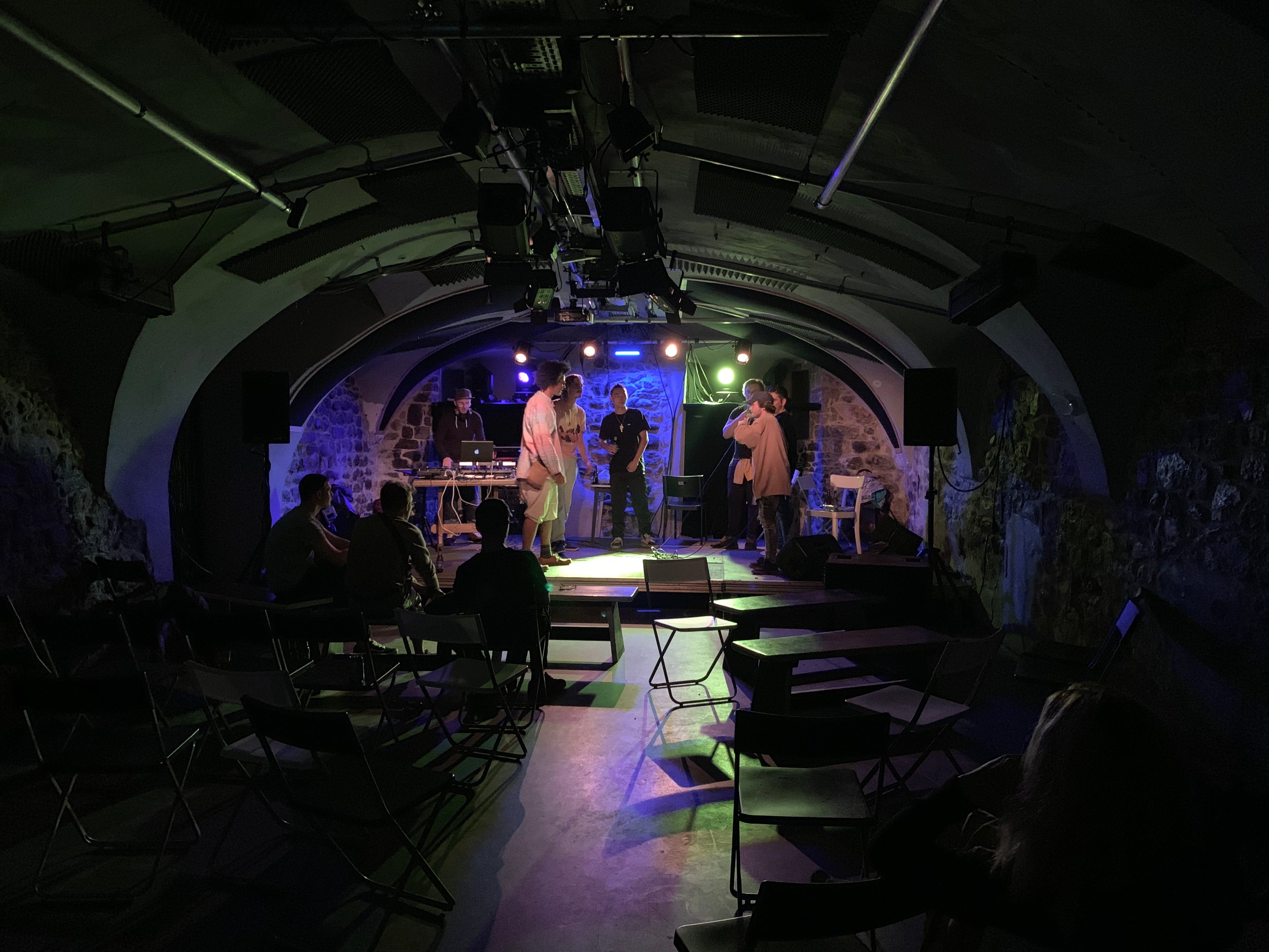 „Rap im Keller"