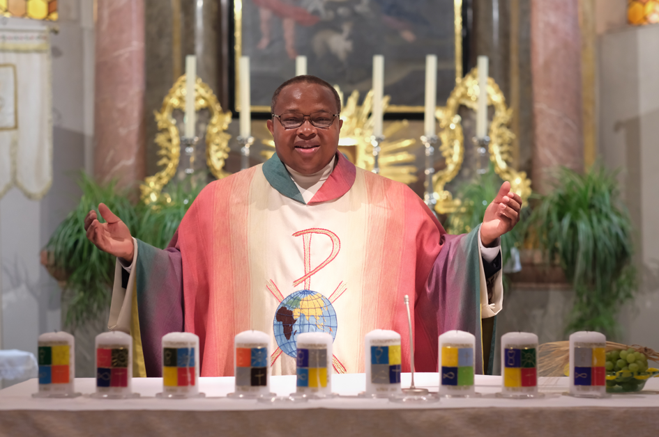 Messe mit Pfarrer Dr. Sabinus Iweadighi
