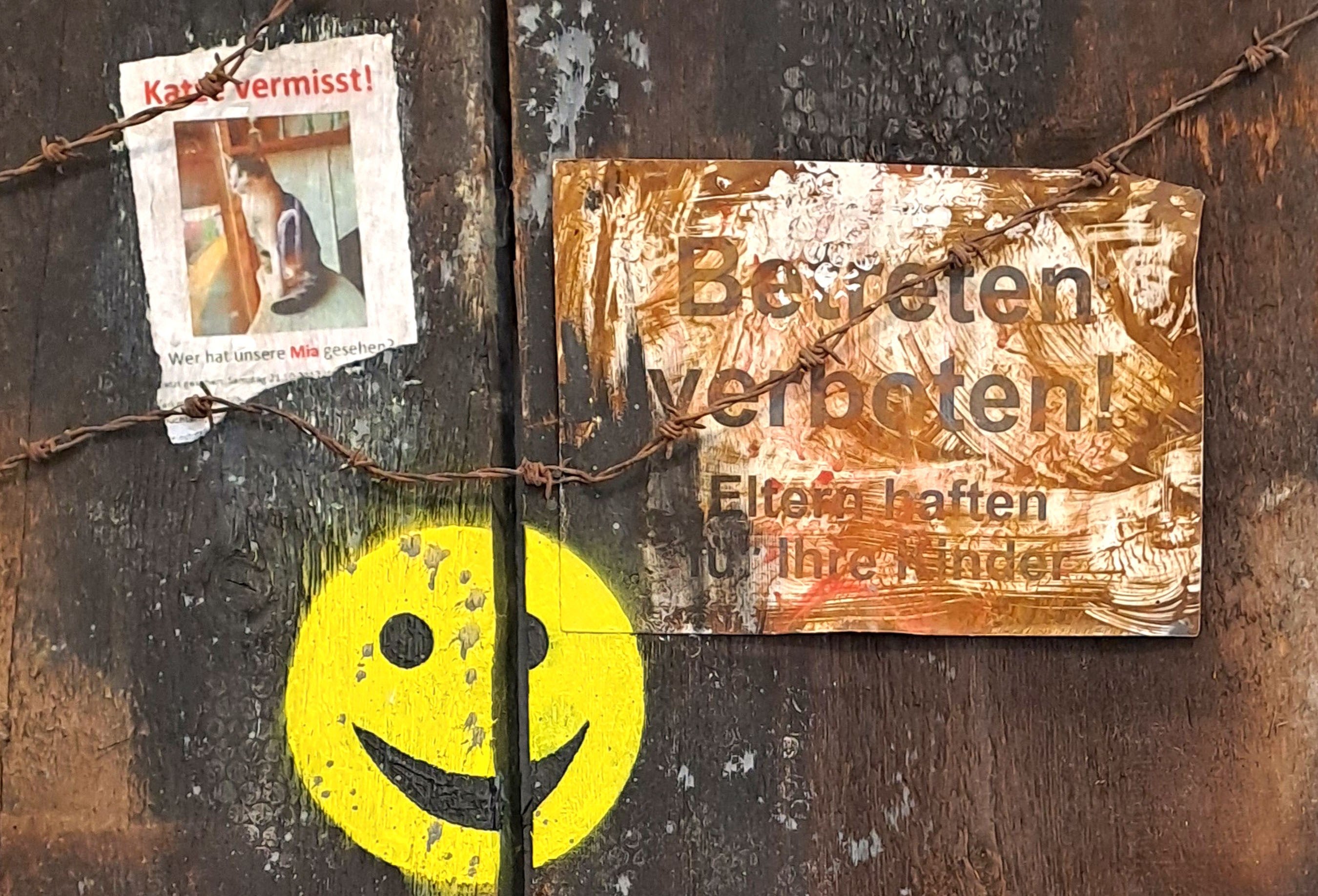 Ausstellung: DAVOR & DAHINTER