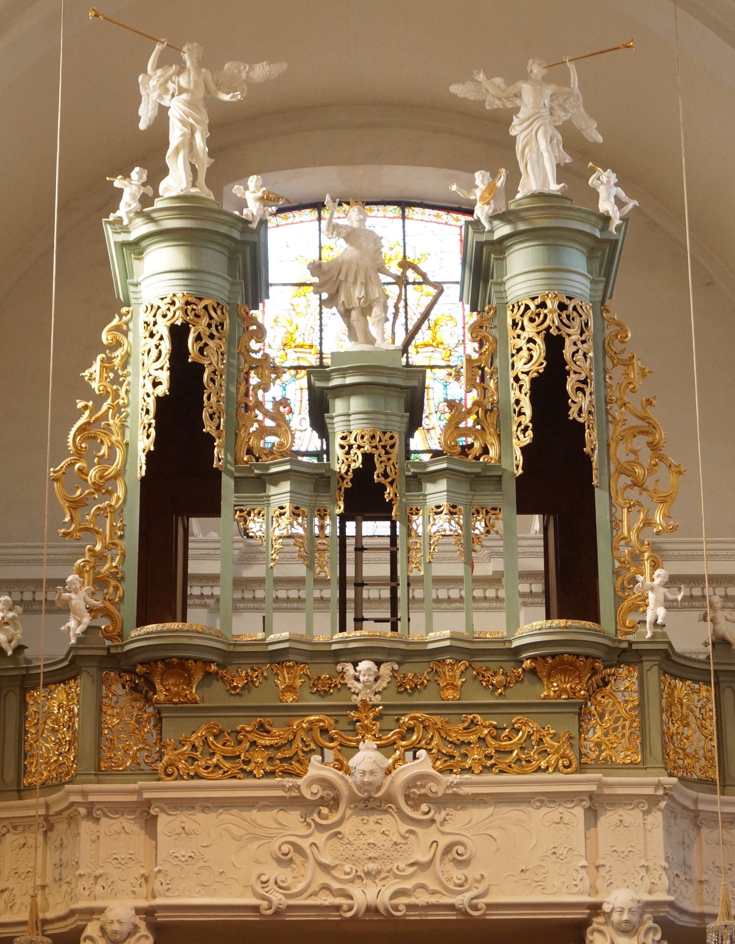 Heute swingt die Mariabrunner Barockorgel aus 1734, es spielt der Jazzorganist Thomas Gulz