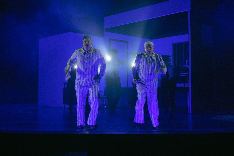 Komödie Mit Banküberfall