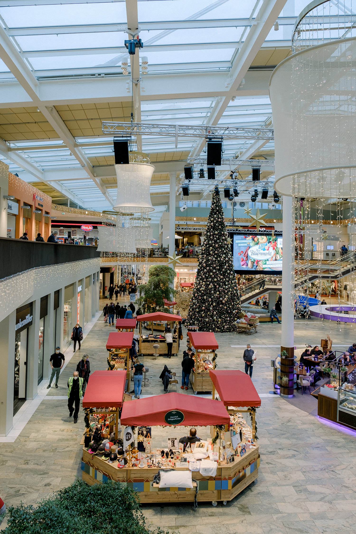 Weihnachtsmarkt in der WEBERZEILE