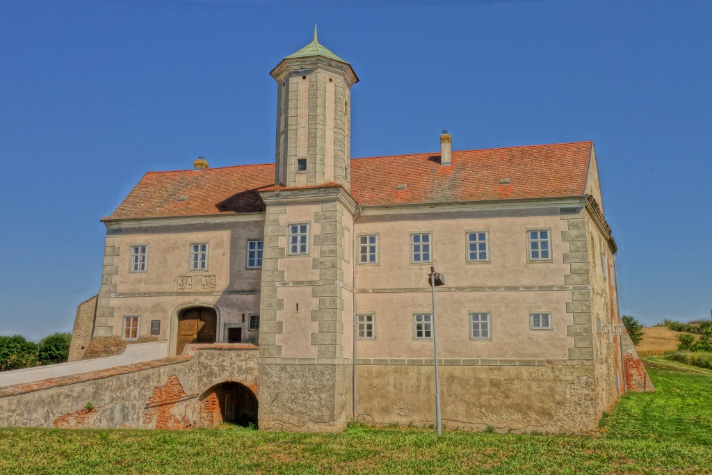 Heuriger Weinbau Fam. Dürr auf Schloss Jedenspeigen