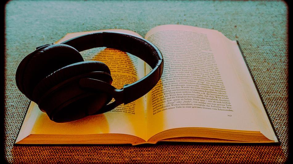 [LNF26] Lesen mit den Ohren? Wie verändert das "Hören von Literatur" unsere Art zu lesen und Literatur zu verstehen?
