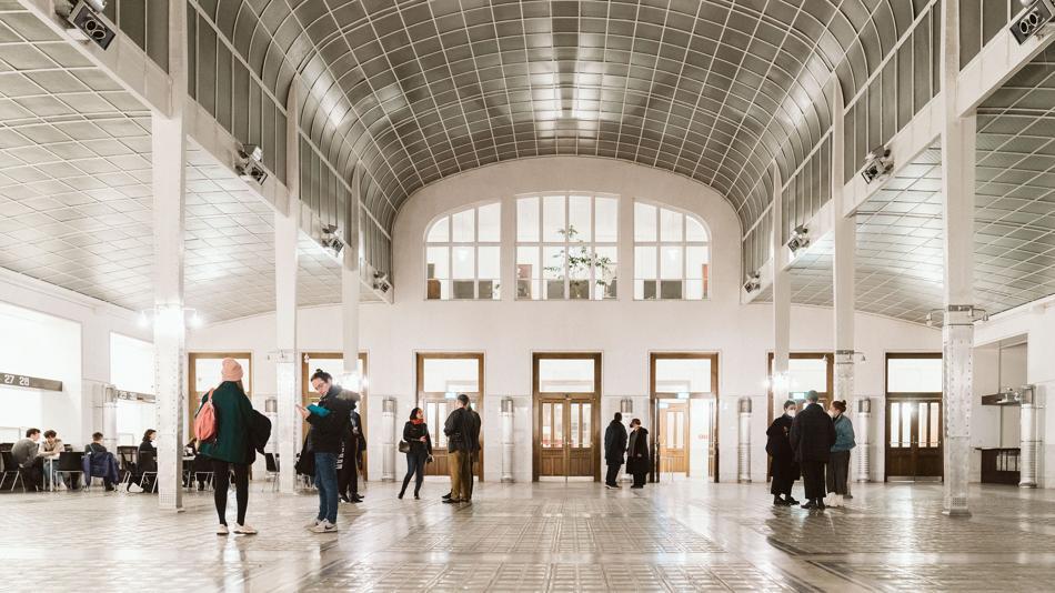 [LNF26] Was gibt es zwischen Bolzen, Tresoren und Wendeltreppen zu entdecken? 120 Jahre Otto-Wagner-Postsparkasse