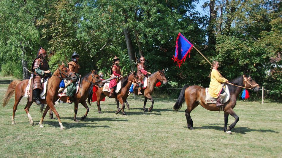 [LNF26] Warum waren Pferde durch die Zeiten hindurch so wichtig für die Menschen?